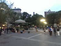 Subway entrance and Washington monument in Union Square Park.